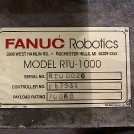 Fanuc, RTU-1000, 7th Axis robot montado en el piso de la pista 700 KG x 8 'de viaje, 2002 (2 disponibles)