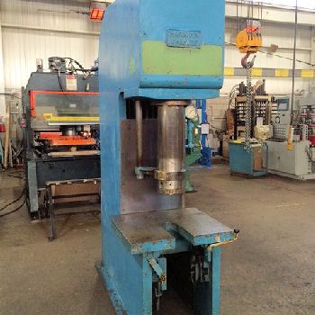 50 Ton,Hannifin, hydraulic, 18" str., 15 throat, 28 DL, 30 x 26 bed, 10 HP, #26559