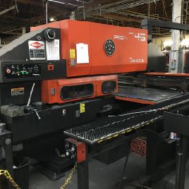 33 tonnes, Amada n ° 345Q, perforatrice de tourelle, 58 unités, 40 "x 50 feuilles, 2 A / I, contrôleur PC Amadan 04, ’01