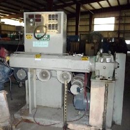 2 "Akron # PAC200, extrusora, 24: 1 L / D, 20 HP, calentado eléctricamente, refrigerado por aire, controladores de temperatura Omron, serie # 8804,1988, # 36097