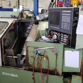 Okuma # LB-15, OSP 5020L, balançoire 20 ", 8 mandrins, 2.12 bar, contre-pointe, convoyeur à copeaux, récupérateur de pièces