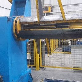 Expansion mandrel reel with lifter