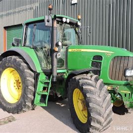 John Deere 7530