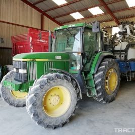 John Deere 6810