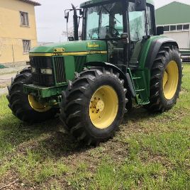 John Deere 6810