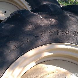 Les pneus GoodYear 18.4-30