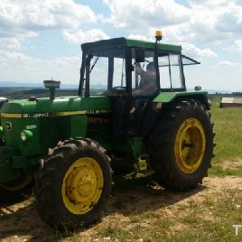 John Deere 3140
