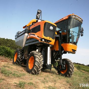 MULTIFUNCTIONAL VINE MACHINE - PELLENC OPTIMUM