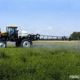 Self-propelled sprayer Challenger SpraCoupe 7000