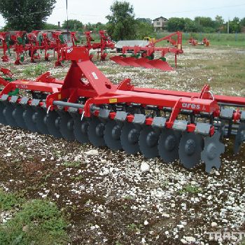 Disc harrow Unia 4,00 m with discs 485 mm.