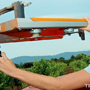 PELLENC - A PANORAMIC TIMBER FOR VINEYARD RESTAURANT