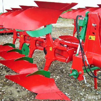 Unia reversible plow with four bodies