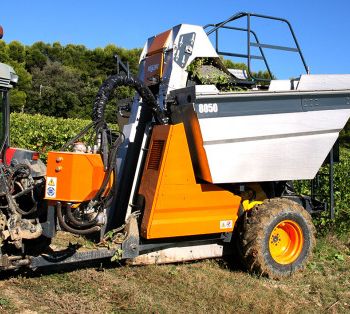 Pellenc 8050, grape harvester attachment