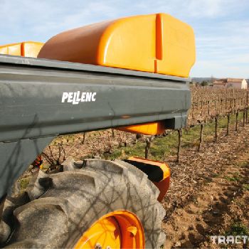 MULTIFUNCTIONAL VINE MACHINE - PELLENC 8590