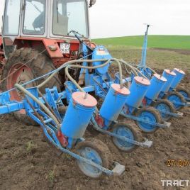 Romanian seed drill Mecanica Ceahlau