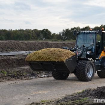 GIANT loader model V501