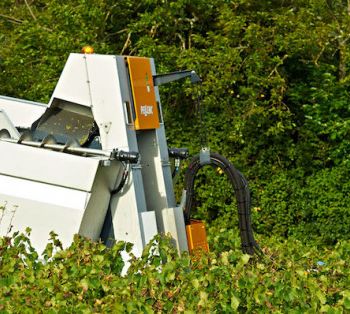 Pellenc 8030/8035, grape harvester attachment