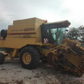 New Holland TF44 combine harvester 7210149
