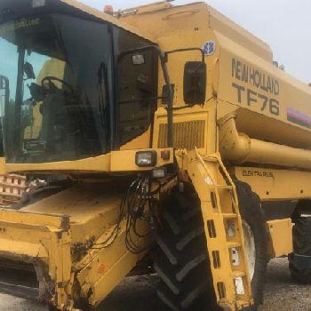 Combine harvester New Holland TF76 on frame 451178016