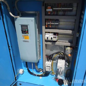 Boge SPRĘŻARKA ŚRUBOWA SLF51 45KW 2008R FALOWNIK