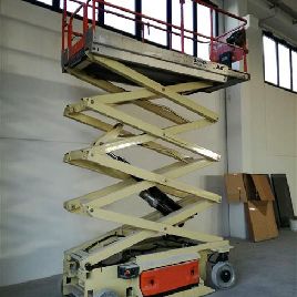 verticale elettrico usato JLG 3246ES 2009