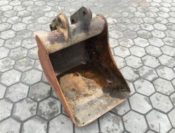 Depth spoon, 650 mm, 225 l, without teeth directly bolted