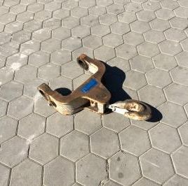 Load hook, directly bolted, bolt dimension 70 mm