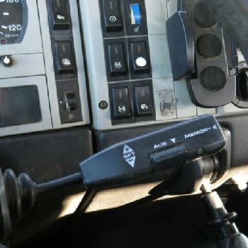 MAN F2000 26.403 FL hook lift with crane radio