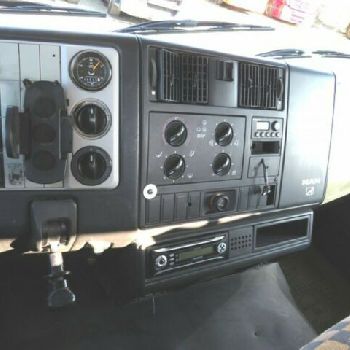 MAN F2000 26.403 FL hook lift with crane radio