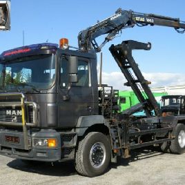 MAN F2000 26.403 FL hook lift with crane radio
