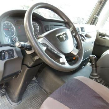 MAN TG-S 26.440 6x2-2 LL platform rear lift + steering