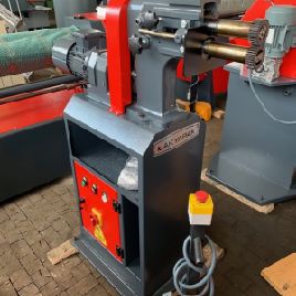 Sertisseuse AK BEND AKM 125 moteur.