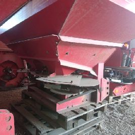 2 pcs. of Fertilizer Spreader