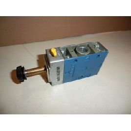 B14472 Directional Control Valve WABCO 5722029280 used