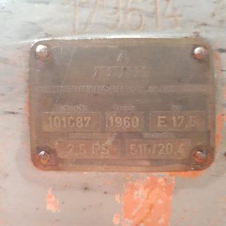 B13867 i: 25 helical gearbox