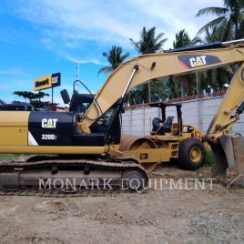 CATERPILLAR 320D2