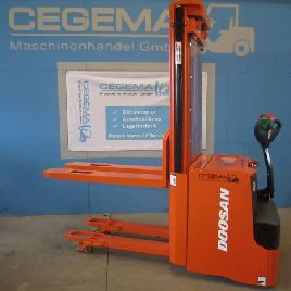 Apilador Doosan LEDS 16 / used