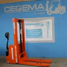 Doosan LEDS 10C apilador / de segunda mano