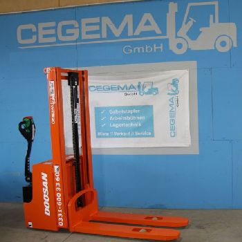 Doosan LEDS 10C stacker / used