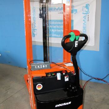 Doosan LEDS 10C stacker / used