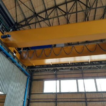 Overhead crane 30 tons for 21 meters