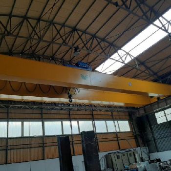 Overhead crane 30 tons for 21 meters