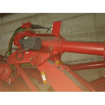 COMAU robot with generators