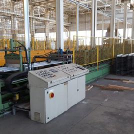 Machine de profilage polyvalente (peut produire des panneaux de 1800 mm à 2500 mm). Fabrication de tables d'échafaudage de 500 mm, 32 passages.