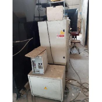 Double welding lathe with 6-axis robot