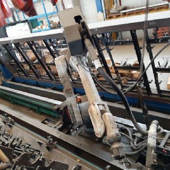 Double welding lathe with 6-axis robot