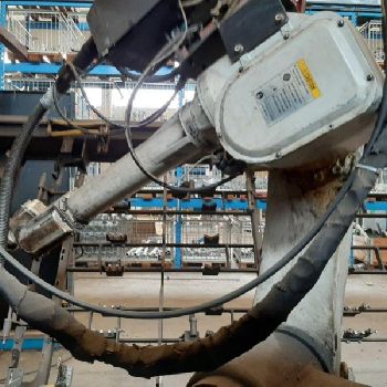 Double welding lathe with 6-axis robot