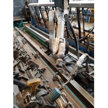 Double welding lathe with 6-axis robot