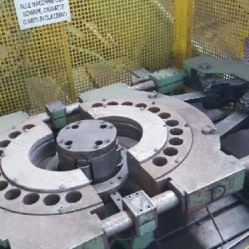 Belling machine for flues