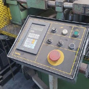 Belling machine for flues